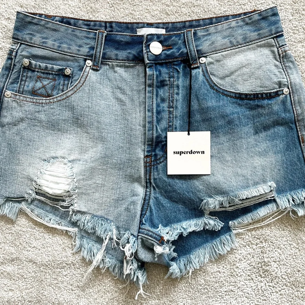 SUPERDOWN NWT CUT OFF DISTRESSED JEAN SHORTS SIZE 28 Sexy Stylish Festive